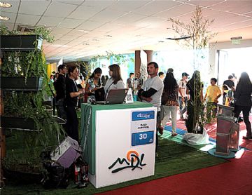 Un espacio verde en plena feria tecnológica. 