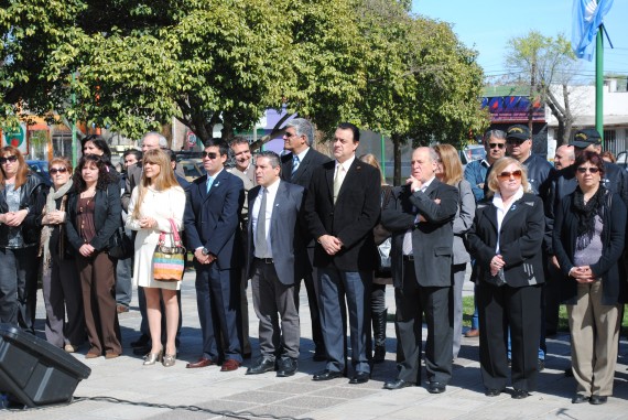 Villa Mercedes homenajeó a Sarmiento en un acto que se llevó a cabo en horas de la mañana y  contó con la presencia del intendente de la ciudad, Mario Raúl Merlo.