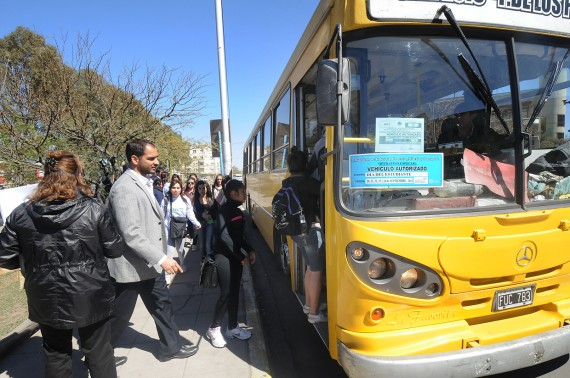 El jefe del Programa Transporte Para Todos, Víctor Cianchino, durante el operativo. 