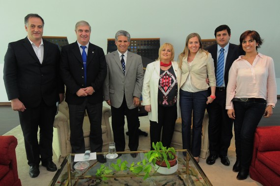 El Gobernador se reunión con miembros del Comité Olímpico Argentino, la diputada Nacional, Ivana Bianchi, el intendente de La Punta y la ministra de Deportes.