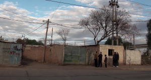 La fachada del  lote 1, donde vive la familia del presunto homicida.