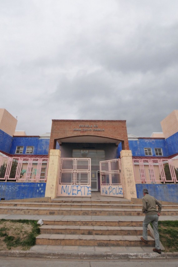 Fachada de la escuela 'Juan T. Zavala', establecimiento donde tuvo lugar la reunión.
