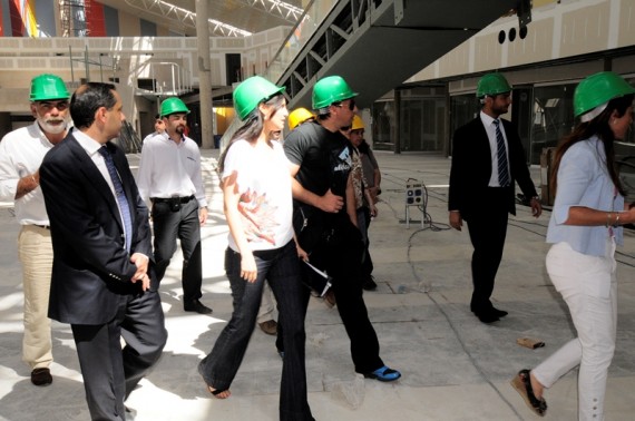 Los interesados en los locales realizaron una visita guiada por el lugar para conocer mejor la instalación.  