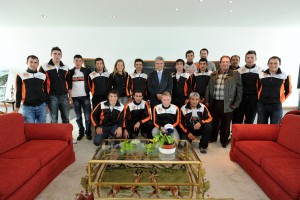 Poggi junto a los funcionarios del Ministerio de Deportes e integrantes del equipo 'San Luis Somos Todos'.