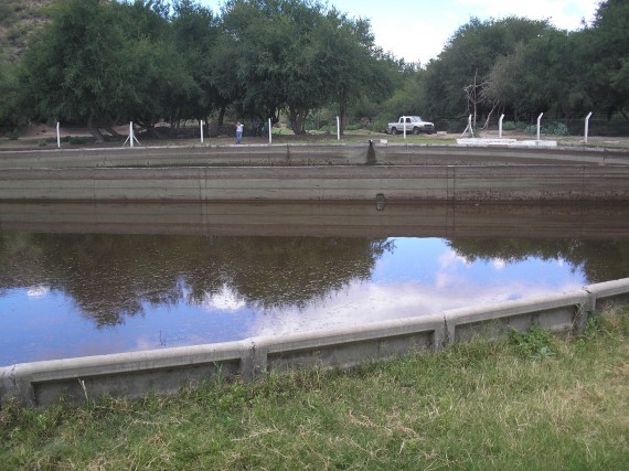 La cuadrilla de acueductos realizó limpieza en cisternas en la localidad de La Villa de la Quebrada.
