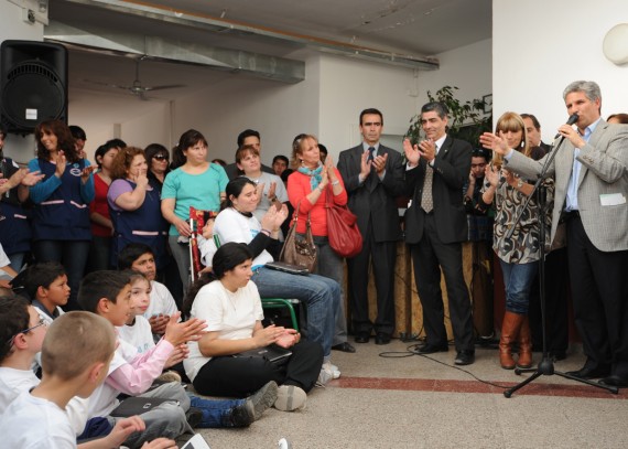 Al finalizar, Poggi expresó que quieren que lo recuerden como el gobernador de los niños y jóvenes. 