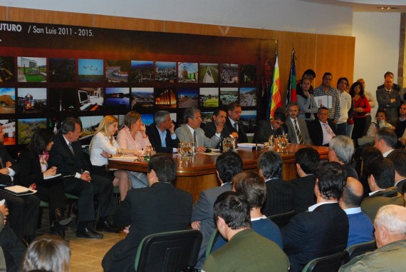 El Gobernador preside la reunión de gabinete