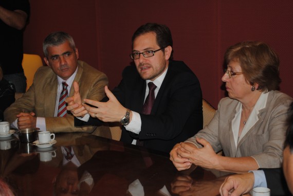 Junto al vicegobernador estuvieron presentes la rectora Gladys Ciuffo y el secretario de políticas universitarias, Martín Gil 