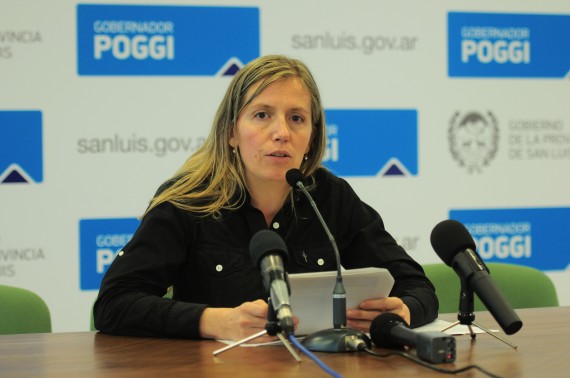 La ministra de Deportes, Adelaida Muñiz, durante la conferencia de prensa que se realizó en Terrazas del Portezuelo.