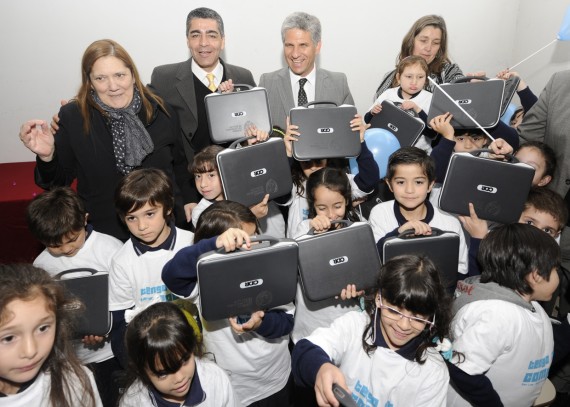 Los chicos del Instituto San Marino ya cuentan con sus computadoras