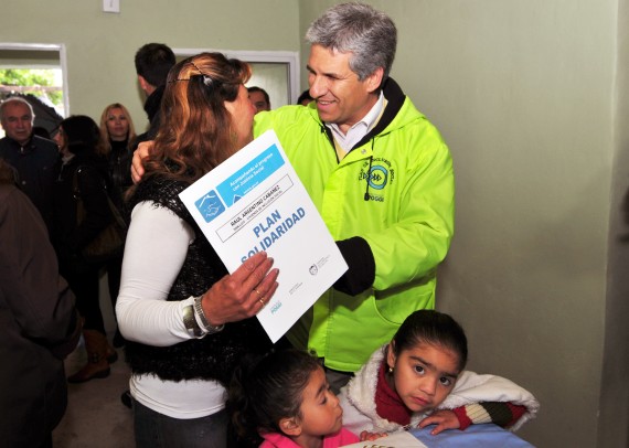 La tercera entrega fue en el Barrio Aeroferro. 