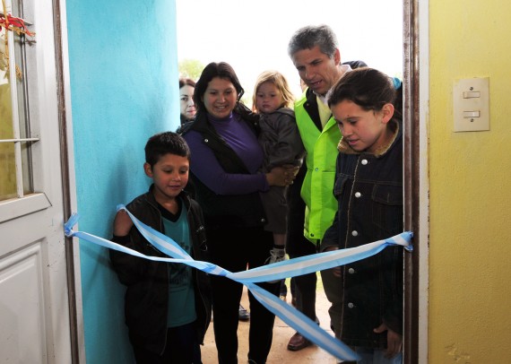 En el barrio 9 de Julio, Elena Quiroga recibió su nueva vivienda