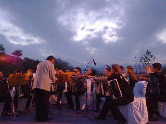 Los músicos de la orquesta alemana deleitaron al público en la Plaza del Cerro