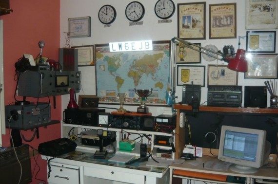 El Día del Radioaficionado Argentino se celebra el 21 de octubre.  