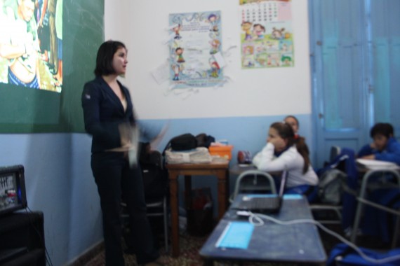 Aproximadamente 25 niños de entre 10 y 11 años recibieron la charla y conversaron sobre la problemática hídrica actual en el mundo. 