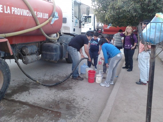Abastecimiento hidrico en  Villa General Roca.