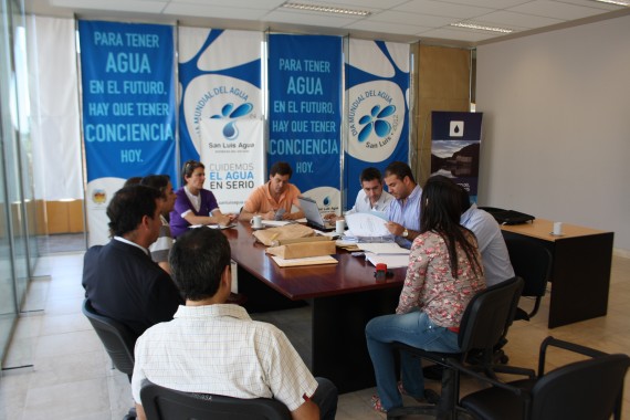 Apertura de sobre para las licitaciones Nº 8 y 9.