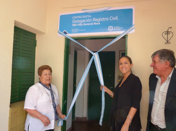 La Directora del Registro Civil en Conjunto con la encargada María Avaca realizaron el corte de cinta y dejaron inaugurado el nuevo centro digital.
