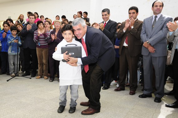 El Vicegobernador participó de la entrega de compus