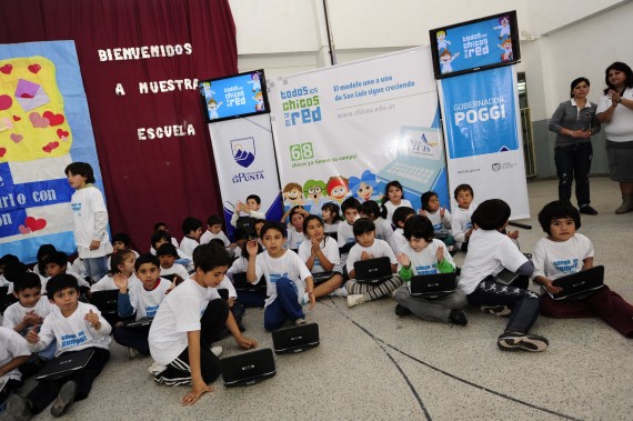 Los chicos de Alas Argentinas recibieron las netbooks