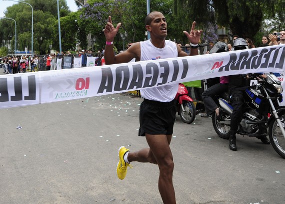 El cubano Aguelmis Rojas de Armas ganó la 5ª Edición de la Maratón 10k de Farmacia Los Álamos