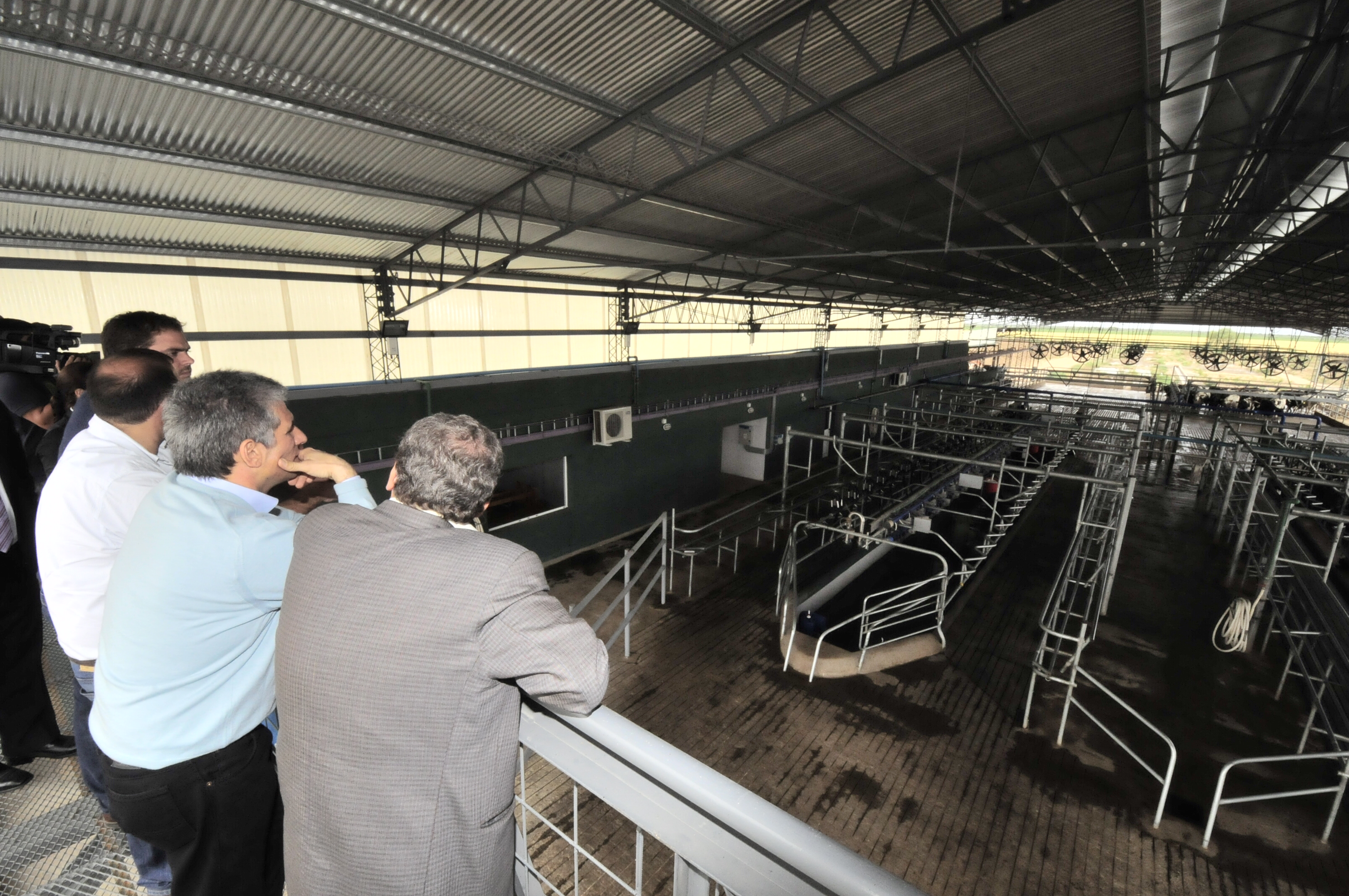 El Gobernador visitó dos emprendimientos agropecuarios del Departamento Ayacucho