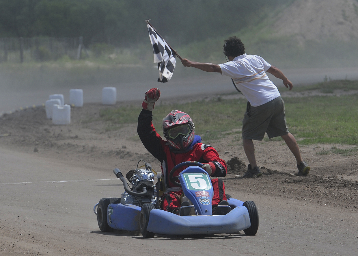 Santiago Gionco, Hernán Lorenzetti, Nicolás Mirabile, Federico Lucero, José Lorenzino, Sergio Lorenzino y Patricio Montero se coronaron Campeones 2012 del karting Provincial.