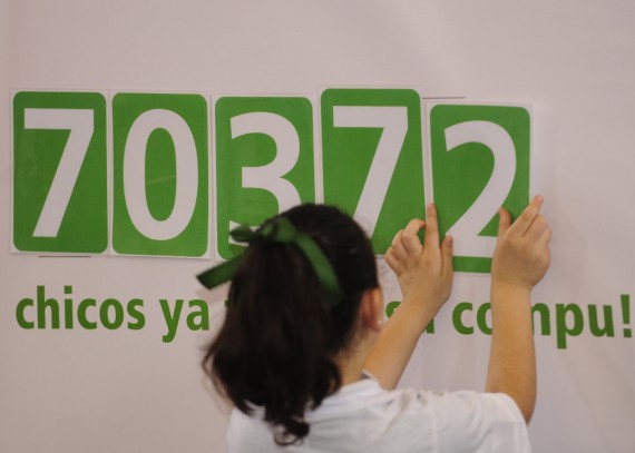 Con la entrega en la Escuela Raúl B. Díaz se llegó a un total de 70372 computadoras en todo el territorio provincial.