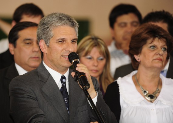 El Gobernador destacó la importancia de cumplir "con la palabra empeñada".