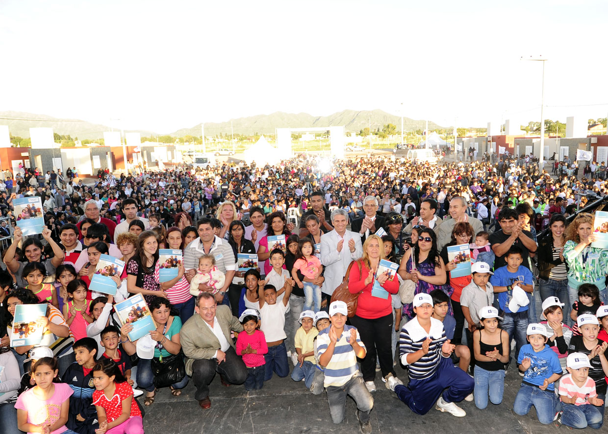 Del sueño a la realidad: el Gobernador entregó las primeras 200 viviendas sociales en la ciudad de San Luis