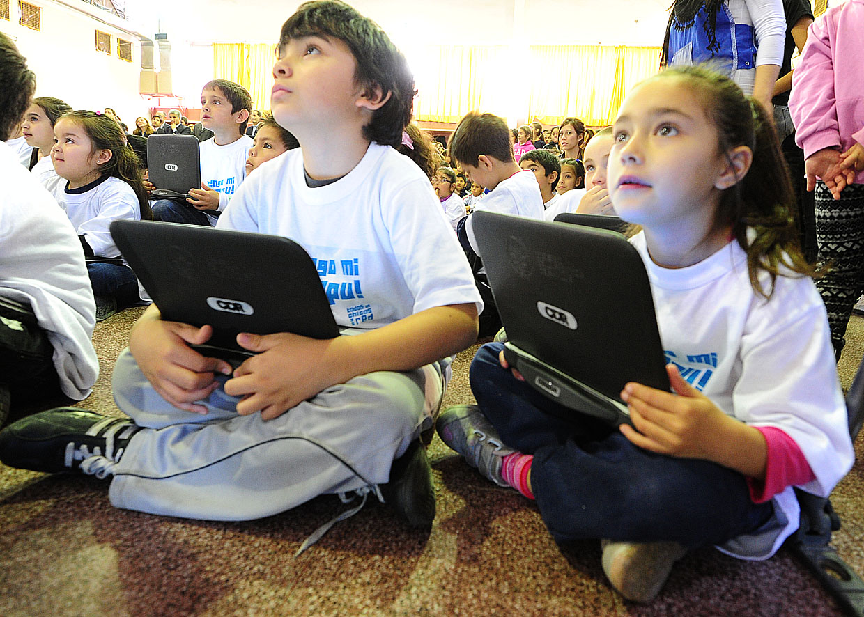 Más computadoras llegan a manos de alumnos de 1º grado en San Luis