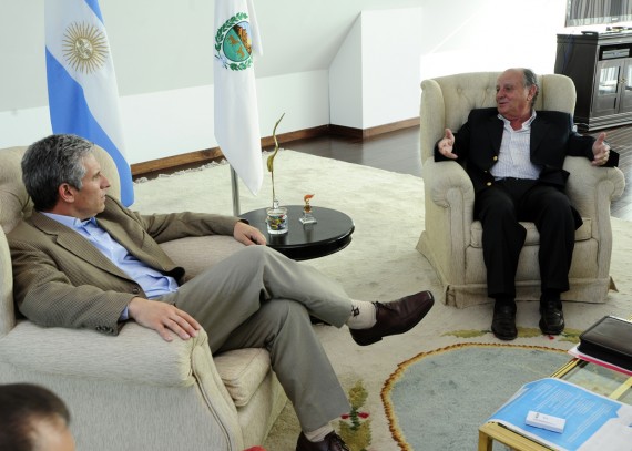 El gobernador, Claudio Poggi, en reunión con Rubén Daray.