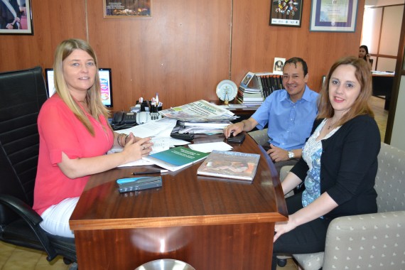 Cecilia Luberriaga recibió en su despacho a los funcionarios de Turismo de la Nación.