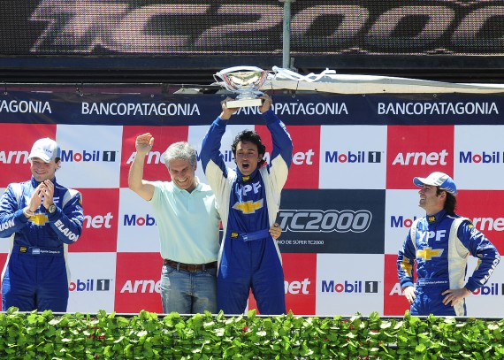 Poggi en filmación hizo entrega de los trofeos