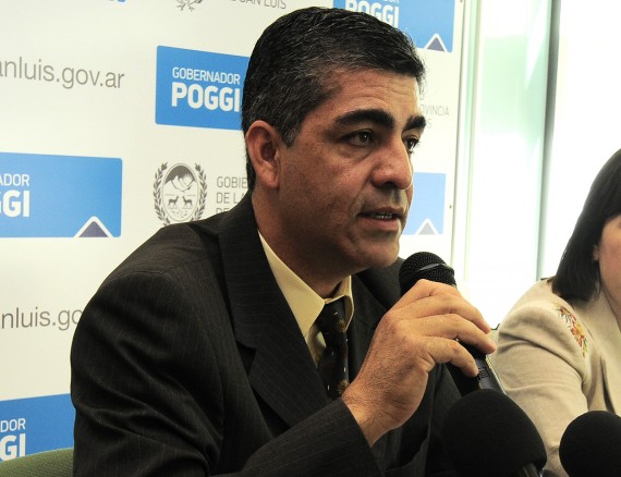 El rector de la ULP, Alejandro Munizaga, en conferencia de prensa