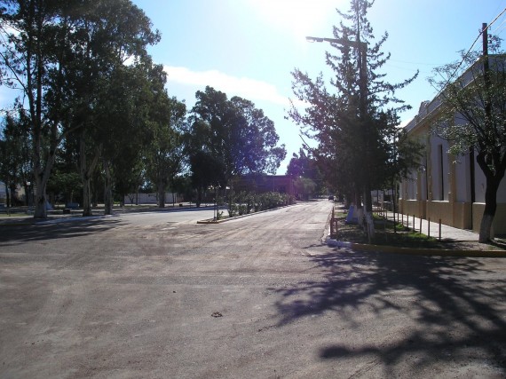 A partir de la firma del convenio próximamente las calles de Villa General Roca serán pavimentadas. 
