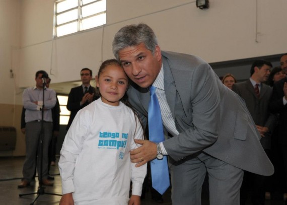 Este viernes el gobernador entregará computadoras a cuatro escuelas de la Ciudad de San Luis.