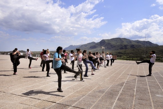 Aerobic en la Plaza Cívica de Terrazas del Portezuelo en el Día de la lucha contra la obesidad.