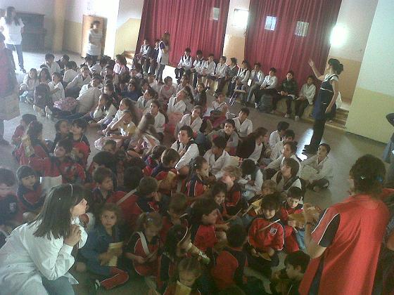 Los docentes y alumnos intercambiaron experiencias relacionadas con la biblioteca en el aula.