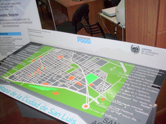 Este mapa permite que personas no videntes, a través del tacto, puedan ubicarse en la ciudad.