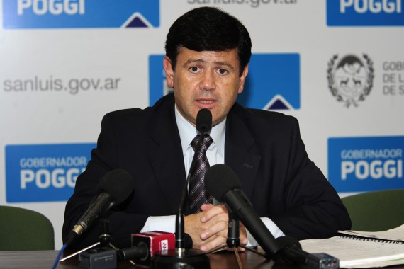 El Ministro de Relaciones Institucionales y Seguridad  Eduardo Mones Ruiz.
