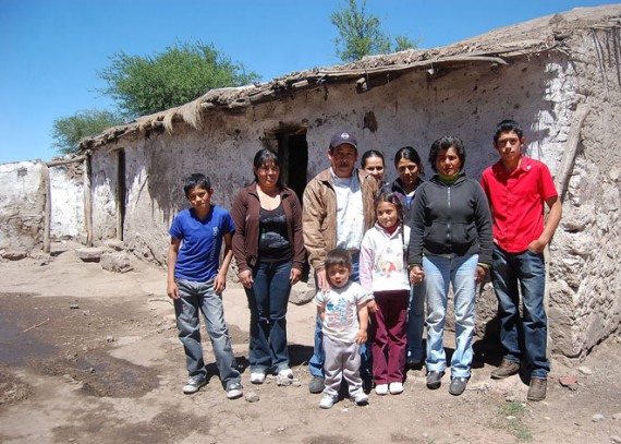 La misma familia vivía antes en un viejo rancho que luego fue demolido