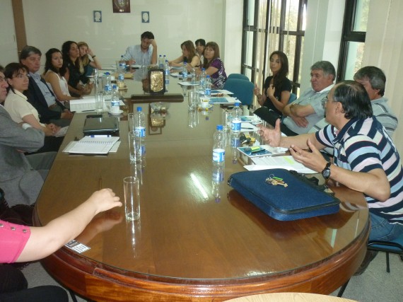 Los funcionarios durante la presentación del Plan Estratégico de Energía 2012 – 2025 en la Legislatura.