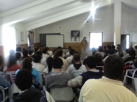 En esta oportunidad las charlas estuvieron dirigidas a alumnos y docentes del Colegio María Auxiliadora de la localidad de Justo Daract.