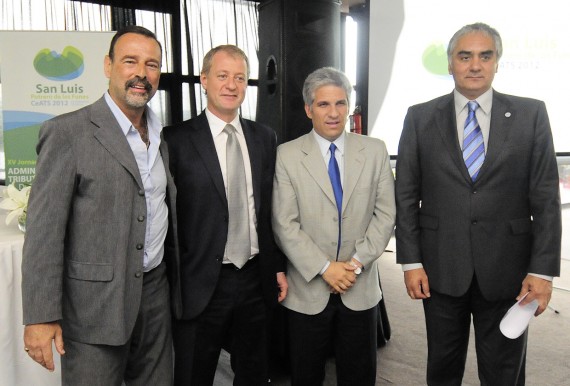 En la imagen de izquierda a derecha: El Dr. Alejandro Otero, el Lic. Carlos Walter, el CPN Claudio Poggi y el Lic. Santiago Montoya.