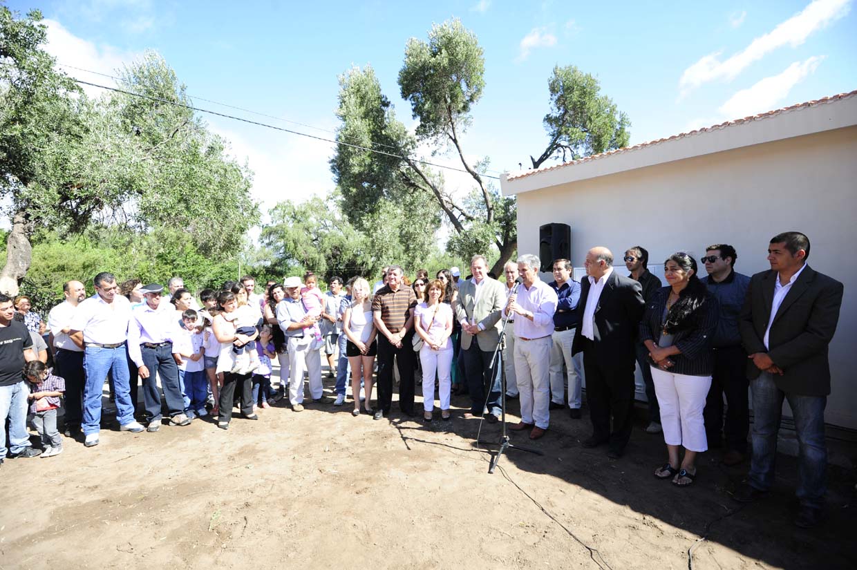 Navidad en casa: Poggi continúa con la entrega de viviendas en el Interior Provincial