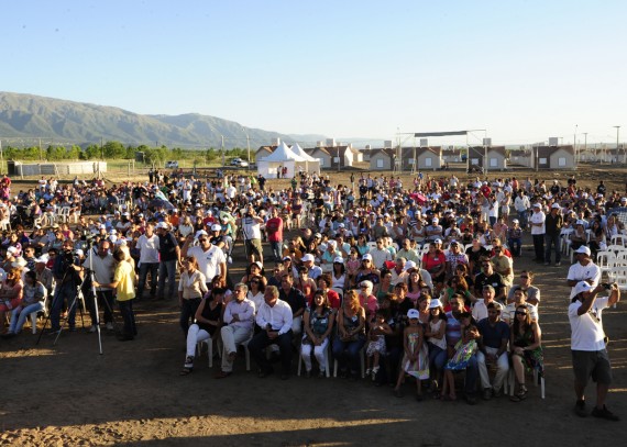 Las familias de Merlo recibieron este sábado sus viviendas 