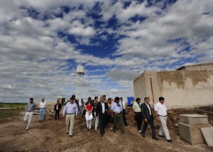 El gobernador recorrió la obra del nuevo frigorífico. 