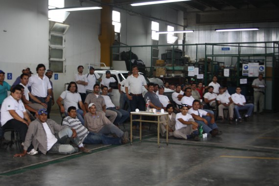 El equipo completo del taller y el capacitador de zoonosis
