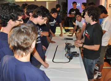 Los finalistas de Gaming.NET conocieron las iniciativas de Todos a la Robótica.